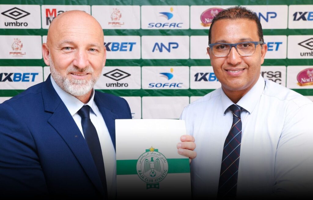 اجتماع خاص لهلا بلاعبي الرجاء والطاقم التقني