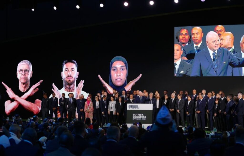 تقاطع اليدين “X” للتعبير عن التعرض للعنصرية