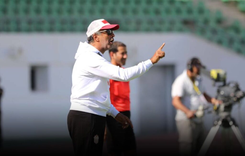 السكتيوي يحمل مسؤولي الحسنية السابقين مسؤولية الوضع الحالي