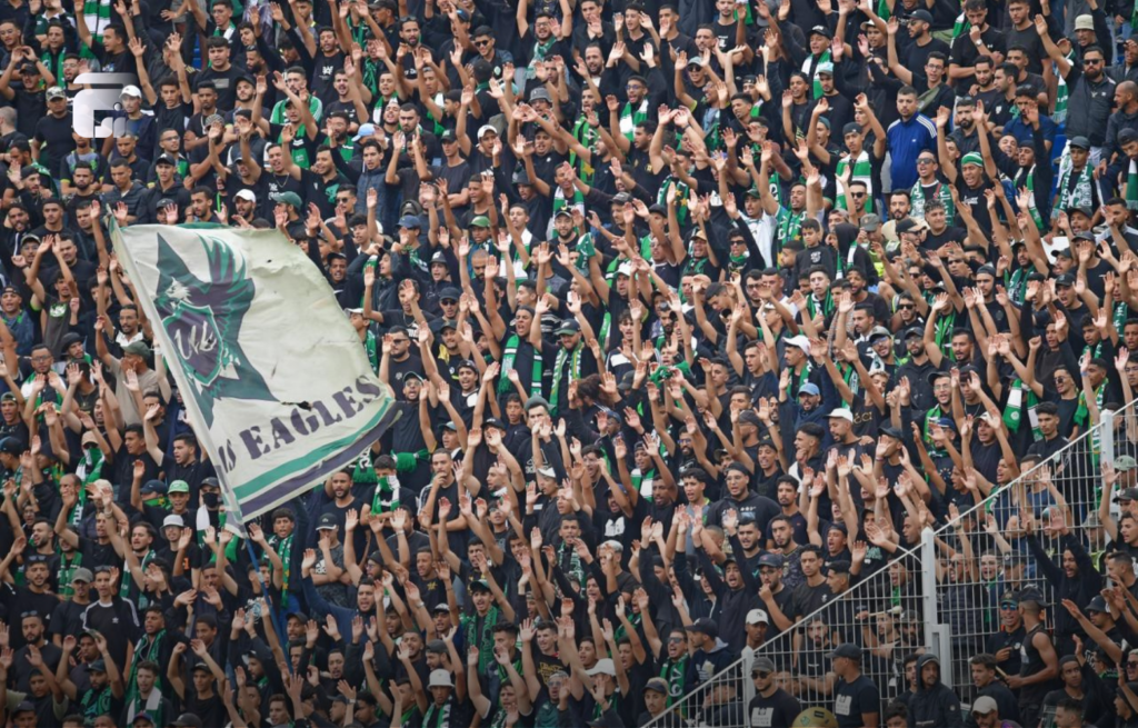 جمهور الرجاء ممنوع من حضور مباراة خريبكة في كأس التميز