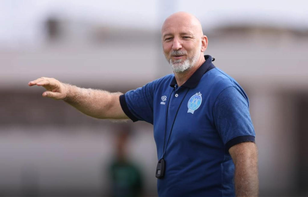 بعد زيزي.. لاعب أجنبي جديد خارج مفكرة مدرب الرجاء