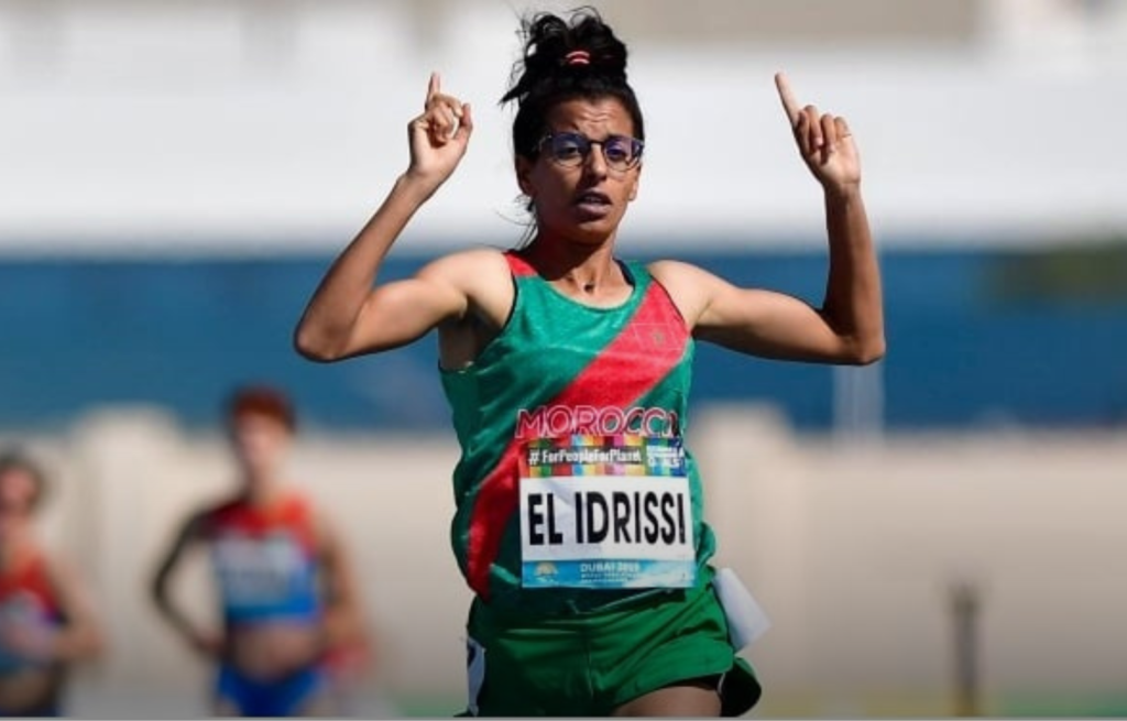 بارالمبياد باريس .. فاطمة الزهراء الإدريسي تفوز بفضية سباق 1500متر لفئة (ت 13)