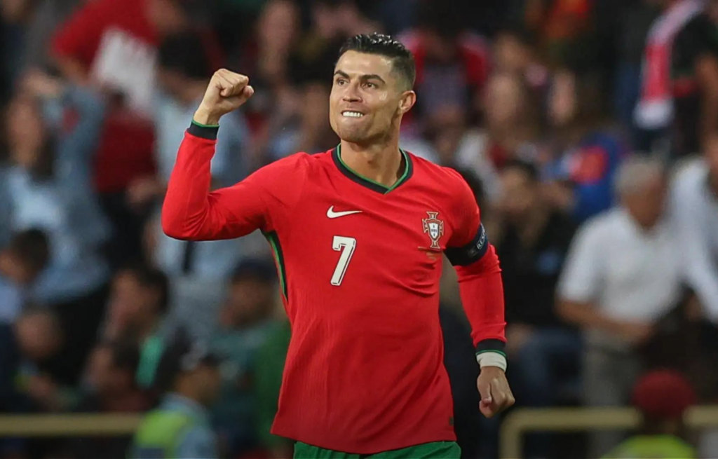 رونالدو ينفي التفكير في اعتزال كرة القدم قريبا