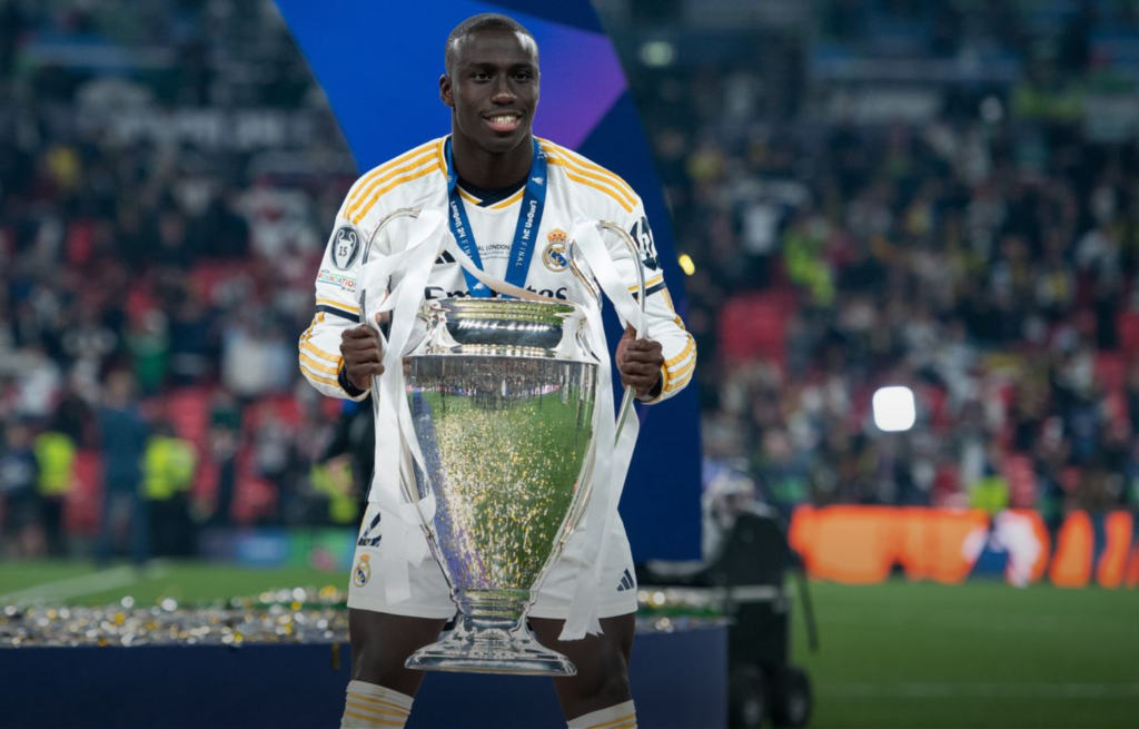 الدوري الإسباني.. ريال مدريد يمدد عقد مدافعه فيرلاند ميندي 