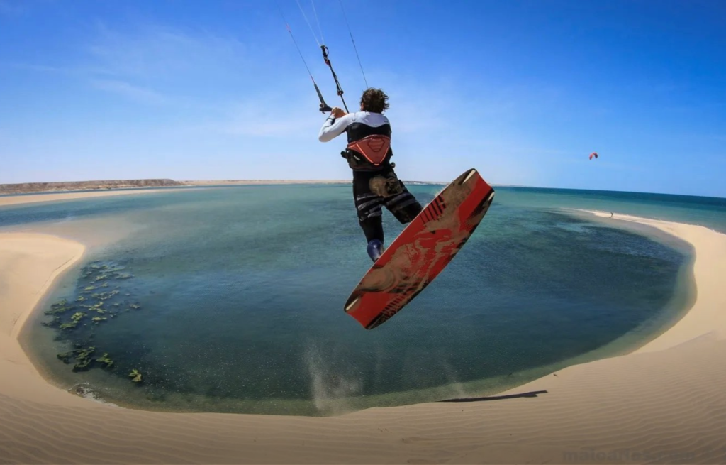 الداخلة تحتضن منافسات كأس العالم للكايت سورف وكأس العالم للوينغ فويل 