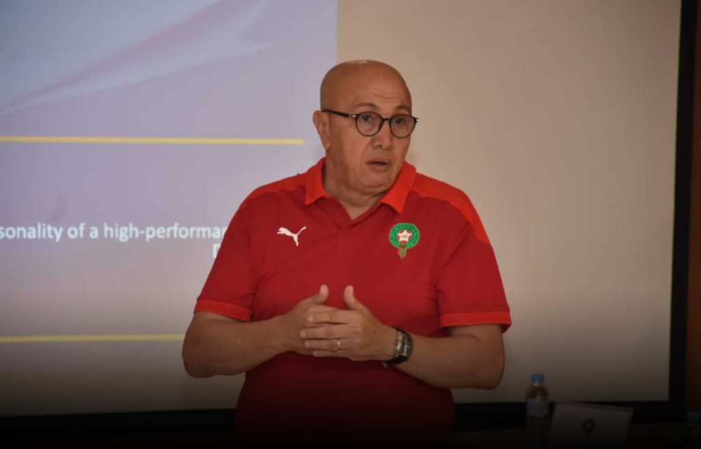 فتحي جمال يهاجم منتقديه بسبب أجانل مشروع التكوين