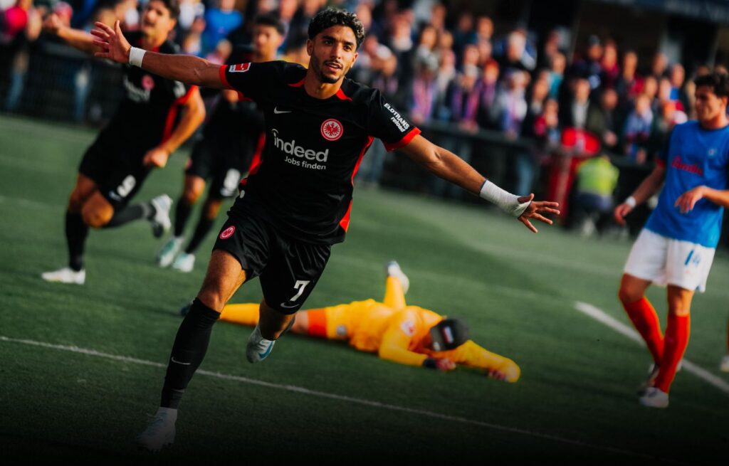 الدوري الألماني.. فرانكفورت إلى الوصافة بثنائية للمصري مرموش