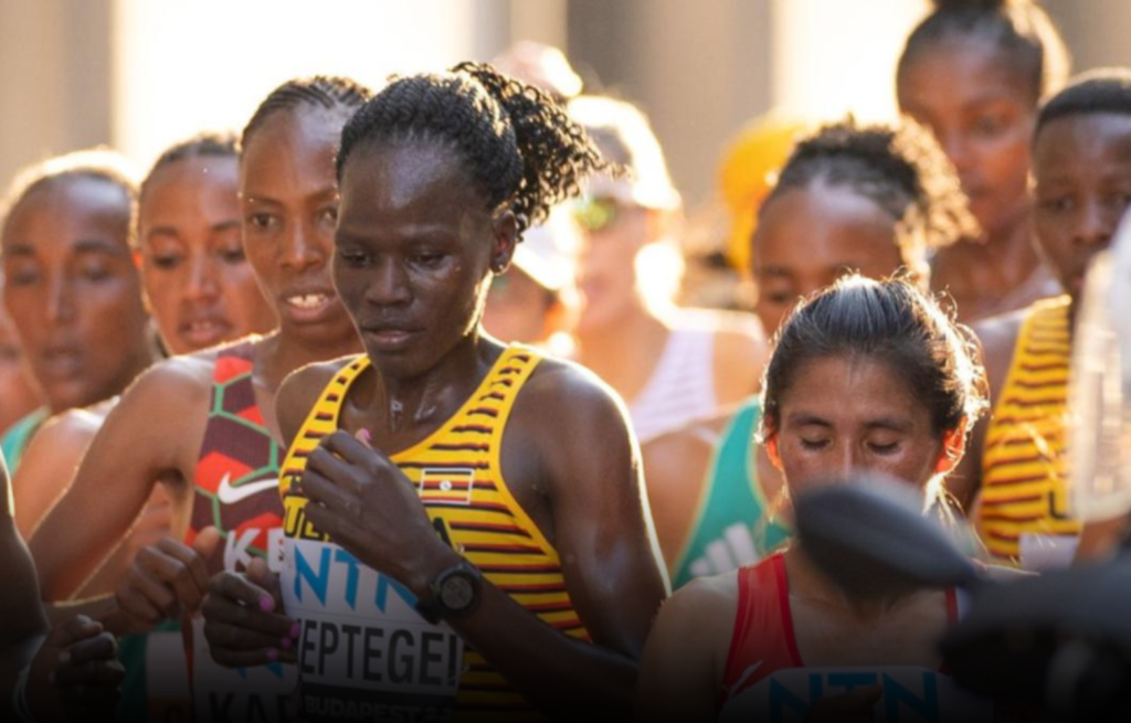 باريس تكرم العداءة الأوغندية تشيبتيغي التي أضرم بها صديقها النار