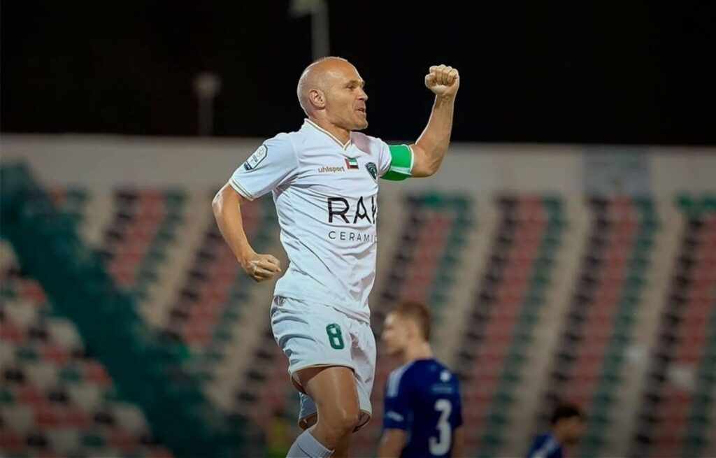 “الرسام” إنييستا يودع ملاعب كرة القدم بصفة رسمية