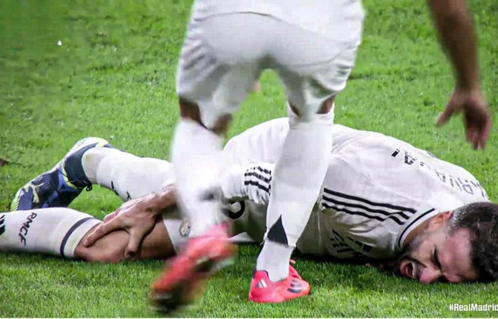 ريال مدريد يوضح: كارفاخال يعاني من إصابة خطيرة في ركبته اليمنى