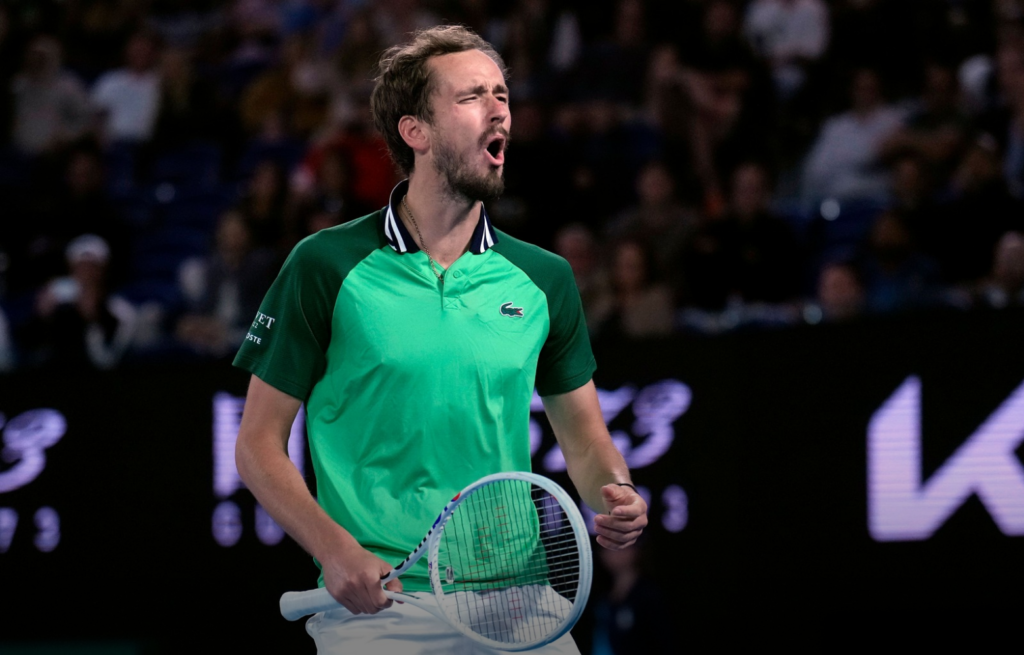 دورة شنغهاي.. مدفيديف إلى ثمن النهائي بشق الأنفس