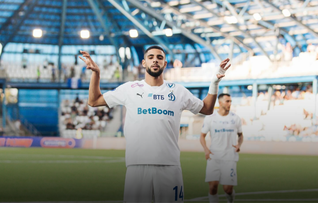 المغربي موهوب يسجل “هاتريك” ويقود دينامو موسكو إلى الفوز في كأس روسيا