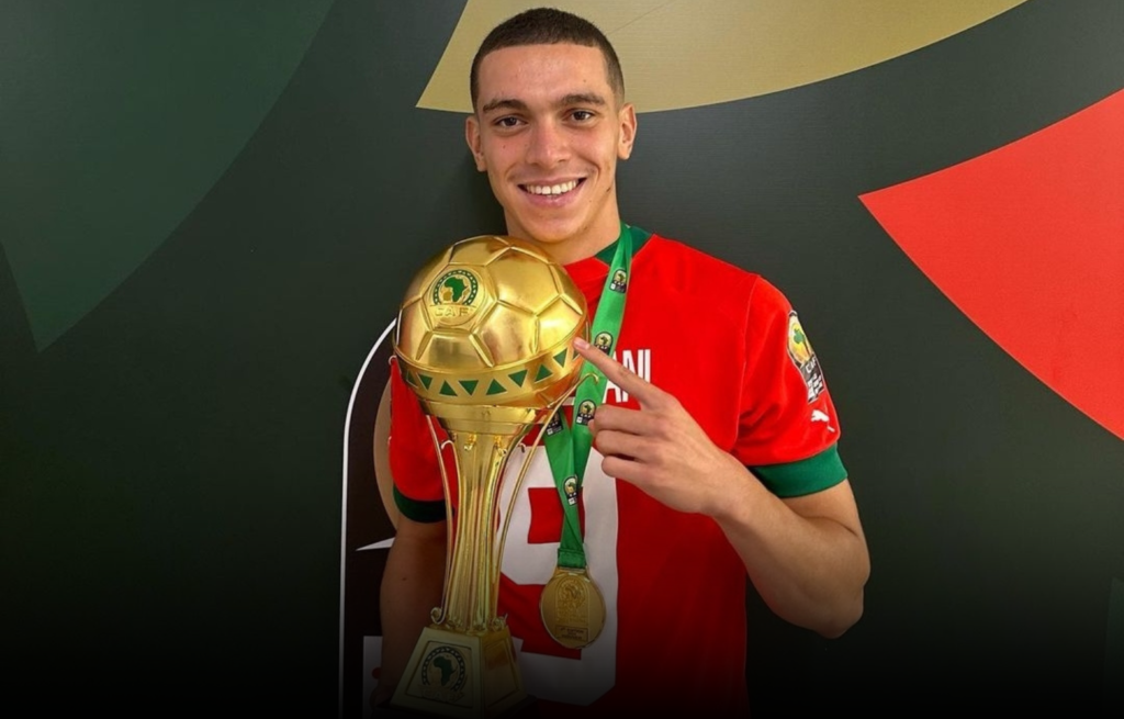 الوزاني يصدم رئيس الاتحاد الجزائري بعد محاولته خطفه من الأسود