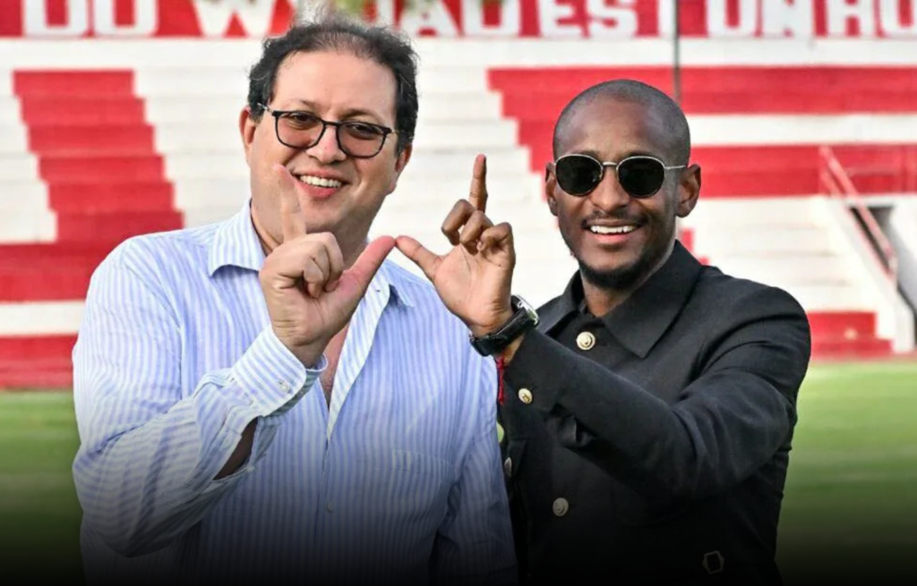 اجتماع بين أيت منا وموكوينا بعد الهزيمة أمام النادي المكناسي