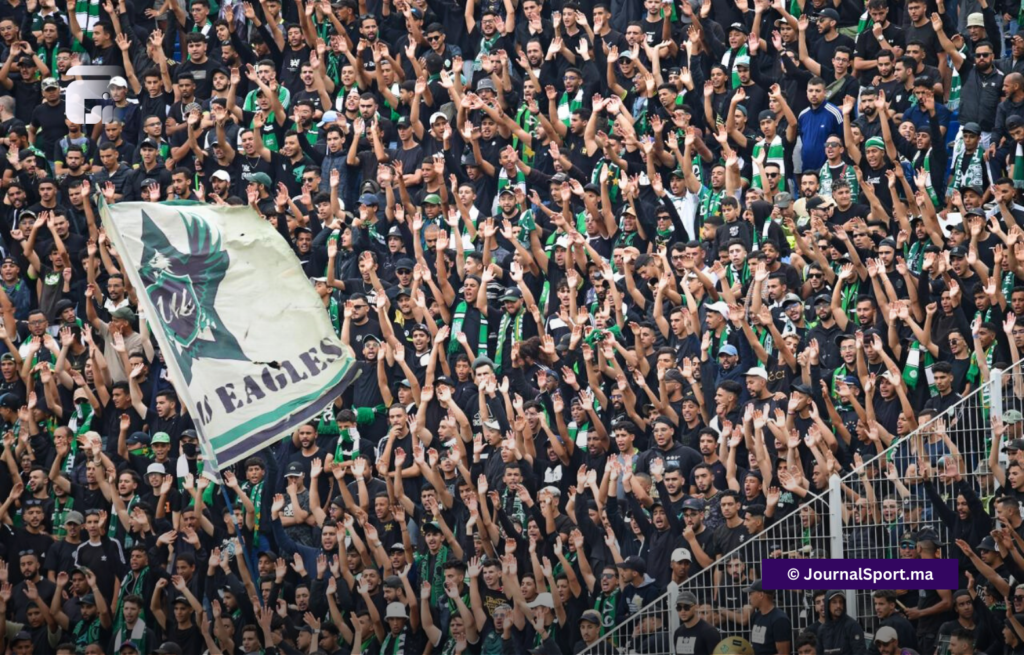 “ألتراس” الرجاء يحضرون تداريب الفريق ويطالبون بالفوز