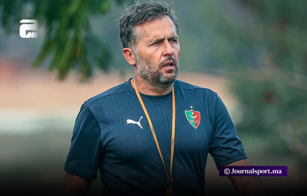 بوميل ينافس غاموندي على تدريب الرجاء الرياضي