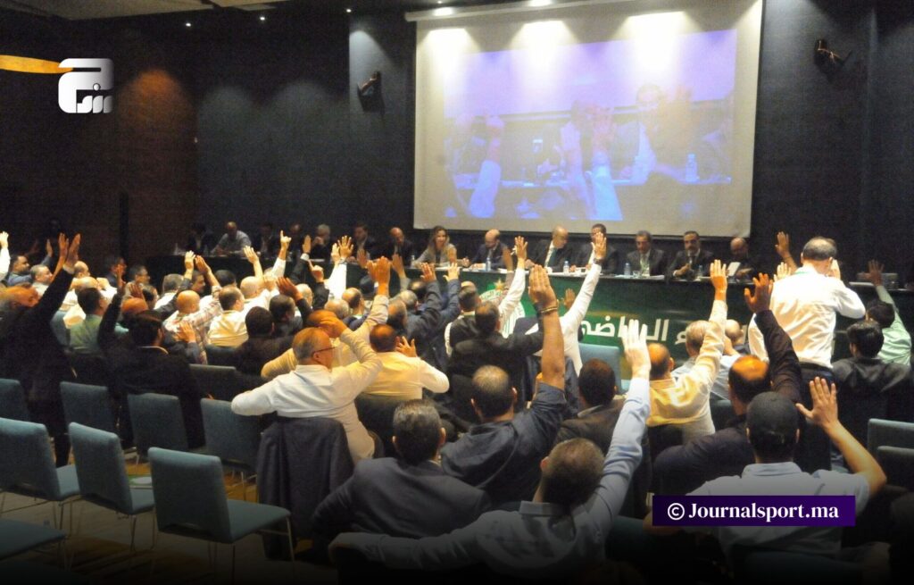 منخرطو الرجاء الرياضي يتساءلون: متى يجالسنا الرئيس هالا؟