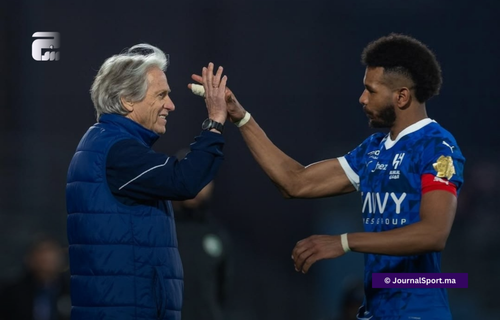 الهلال يخطف صدارة الدوري السعودي