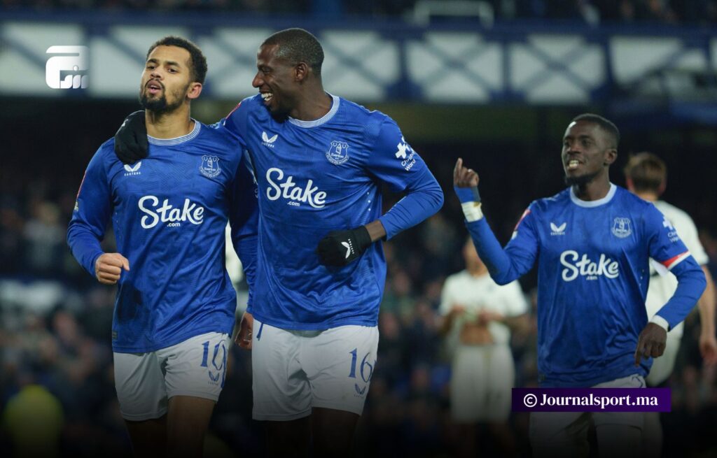 إيفرتون بالدور الرابع لكأس إنجلترا ساعات من إقالة مدربه