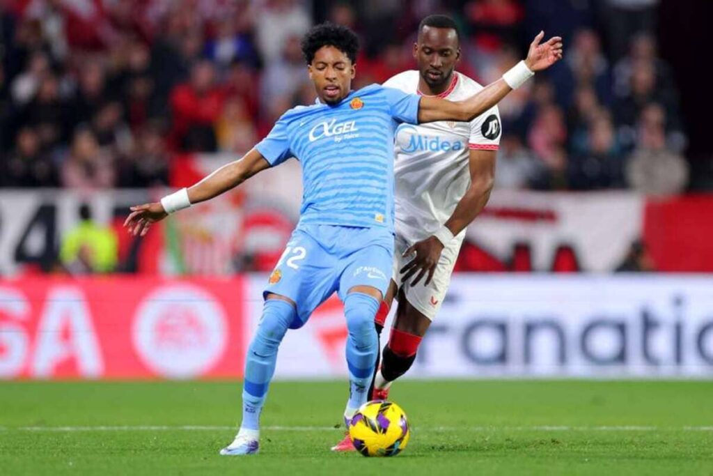 مايوركا يخطف التعادل من إشبيلية