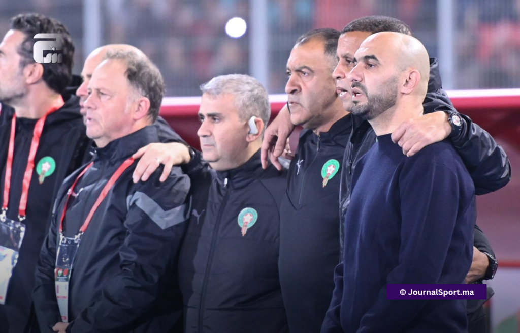 الركراكي يستنجد بمدافع الرجاء قبل مواجهة تنزانيا