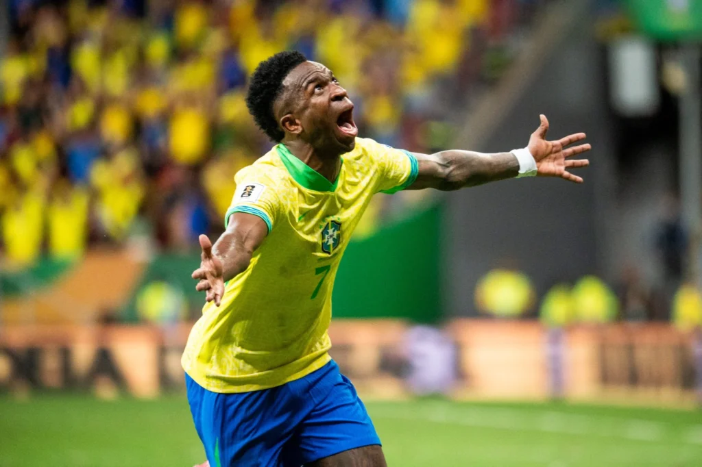 فينيسيوس يطالب بتغييرات في منتخبه بعد الخسارة أمام الأرجنتين