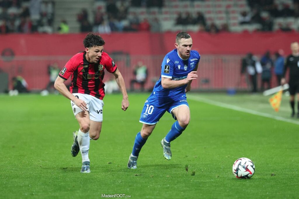 أوكسير يتعادل مع نيس في افتتاح الجولة 26