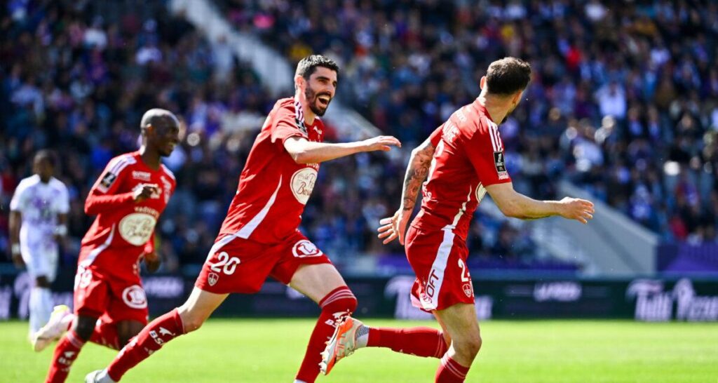 بريست يحافظ على آماله بالمشاركة القارية بفوزه على تولوز