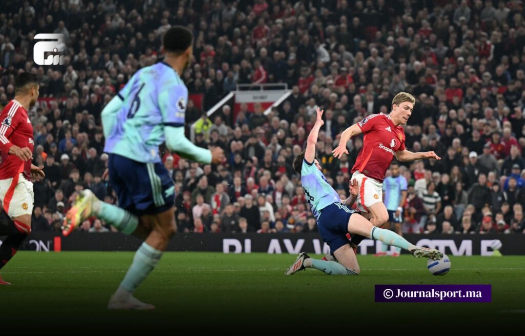 أرسنال يتعادل مع يونايتد ويمهد اللقب أمام ليفربول