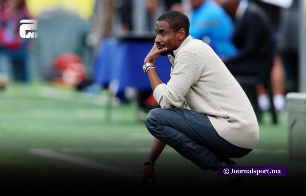 موكوينا يدافع عن أسلوب لعبه ويرفض تغييره