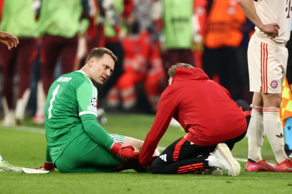 تمزق يغيب نوير عن البايرن