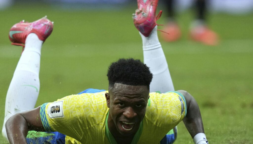 فينيسيوس يهدي البرازيل فوزا قاتلا على كولومبيا