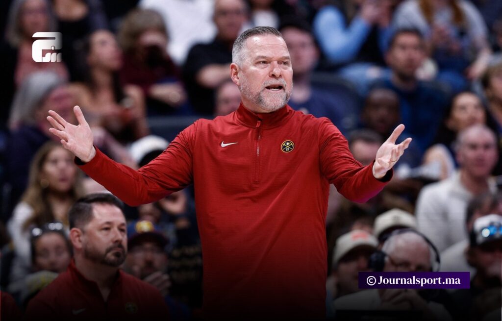 دنفر ناغتس يقيل مدربه التاريخي مايكل مالون