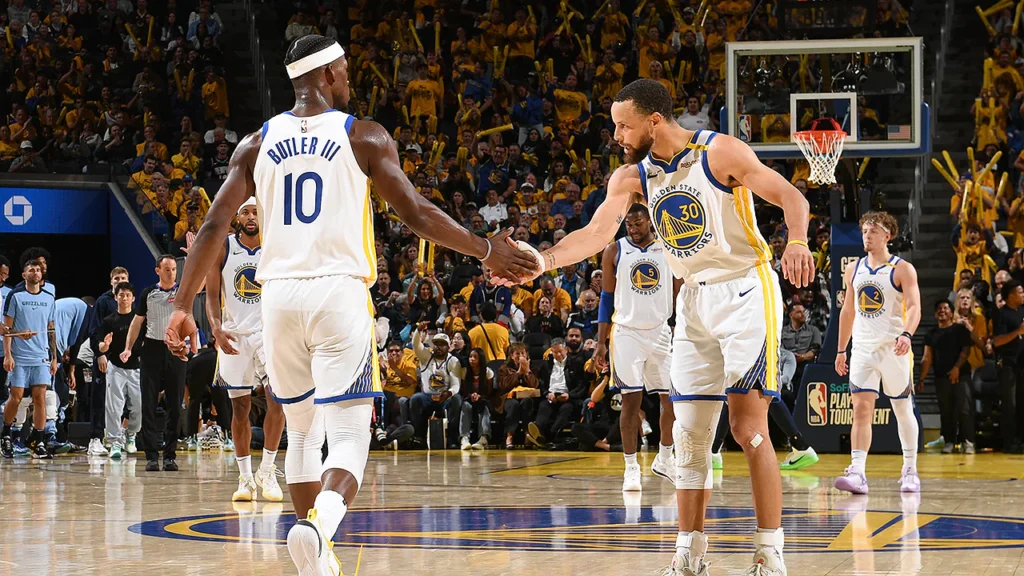 ووريرز يحسم تأهله إلى الأدوار النهائية