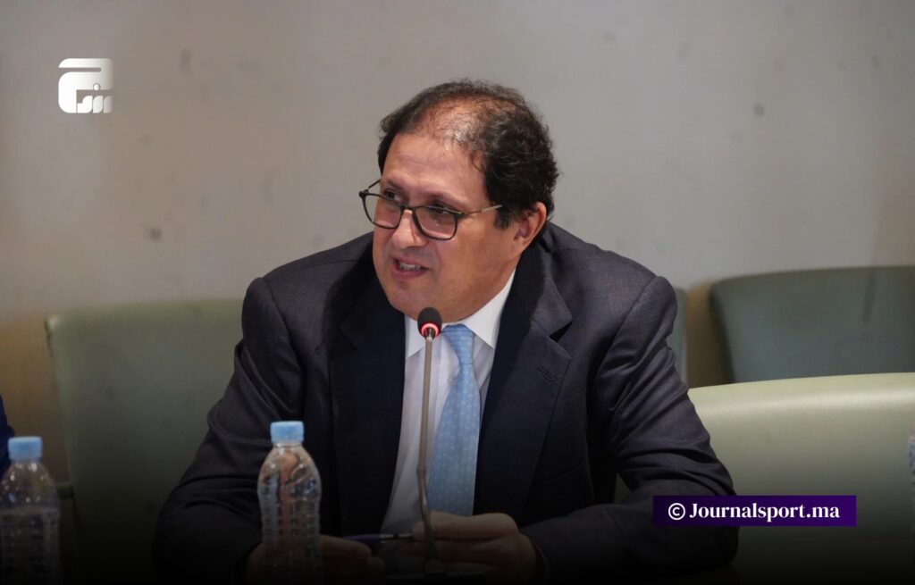 خلاف بين أيت منا ومنخرط رجاوي بعد تسجيل الوداد ضد الرجاء