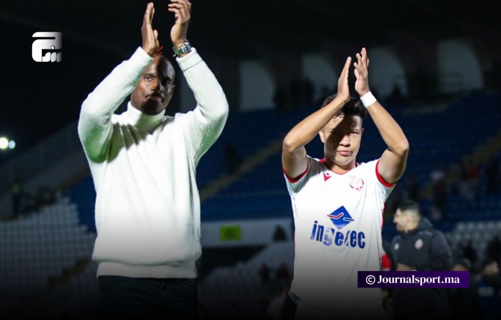 موكوينا يتابع مباراة الوداد والزمامرة قبل فسخ عقده مع الفريق الأحمر