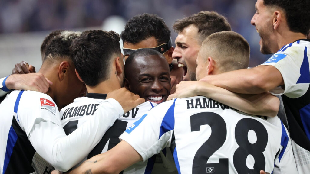 هامبورغ يعود إلى البوندسليغا بعد 7 سنوات في الدرجة الثانية