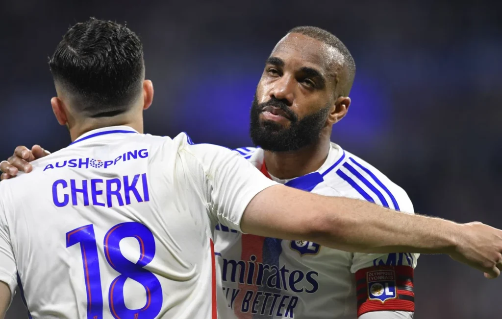 فيفا يرفع منع التعاقدات عن ليون