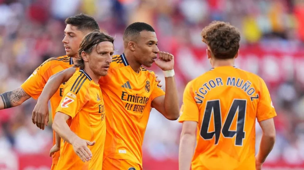 مبابي وبلينغهام يقودان ريال للفوز على تسعة لاعبين من إشبيلية