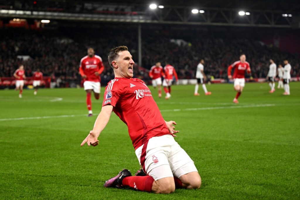 نوتنغهام يهدر نقطتين ثمينتين في سباق دوري الأبطال