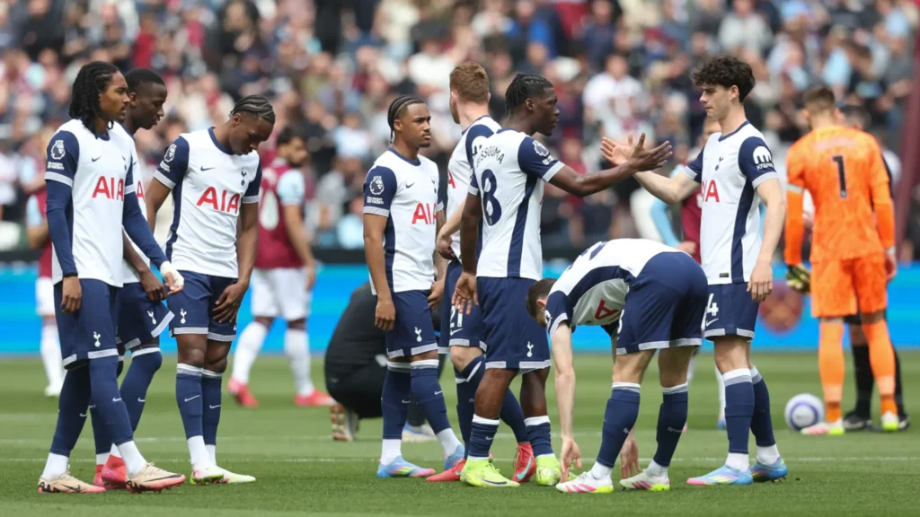 غرامة مالية على توتنهام بسبب “السلوك العنصري” لجماهيره في فرانكفورت
