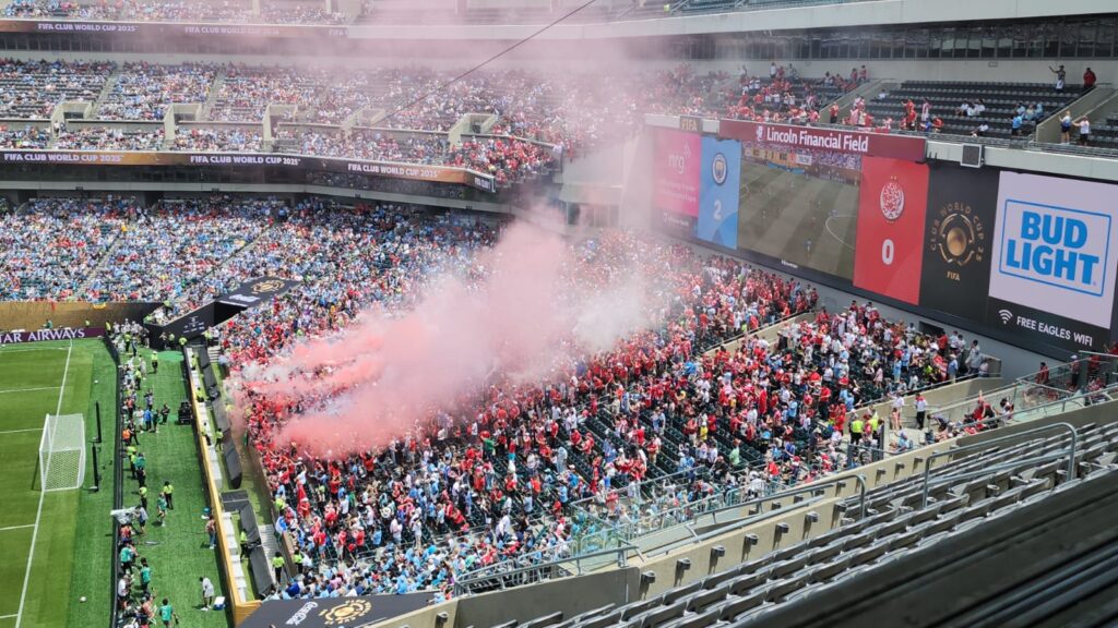 الصحافة الأمريكية: جماهير الوداد ”بحر بشري” بملعب “لينكولن فاينانشال” 