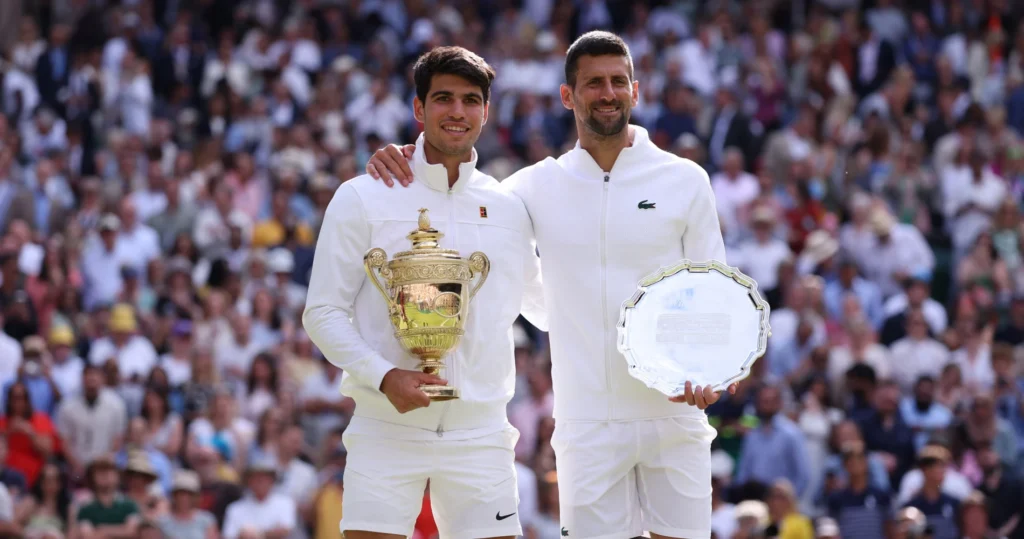 ألكاراز يهزم ديوكوفيتش في ملبورن ليكمل ألقابه في البطولات الكبرى