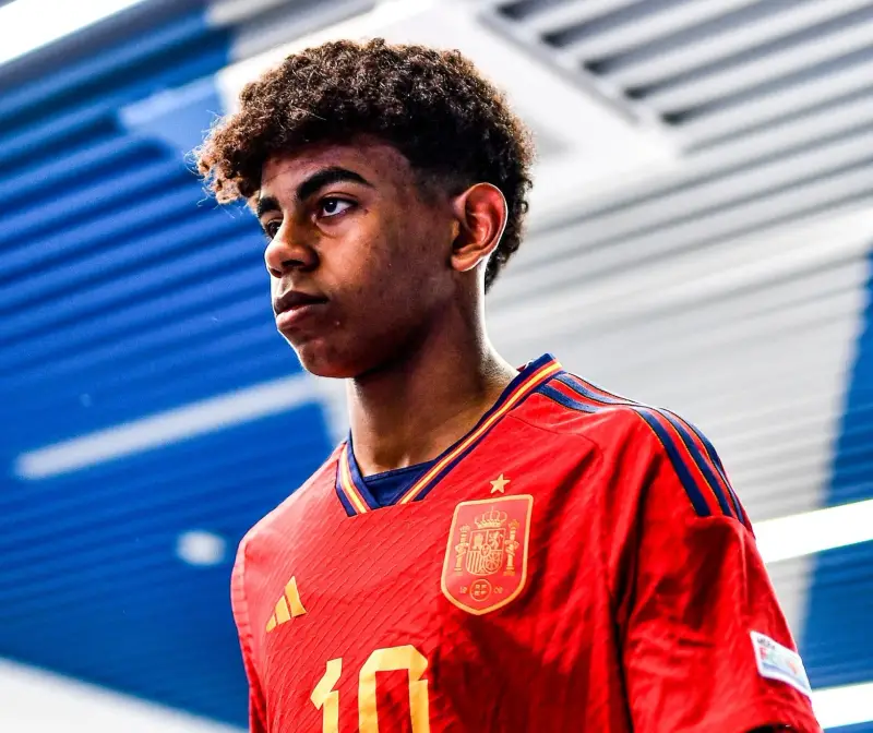 لامين يامال يتعرض للسرقة في تركيا