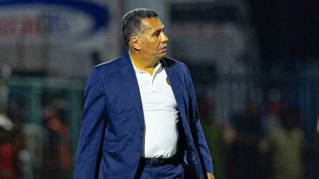 الكوكب المراكشي يقيل رشيد الطاوسي ويحدد خليفته