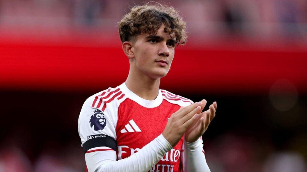 داومان يصبح أصغر لاعب يشارك أساسيا في تاريخ أرسنال