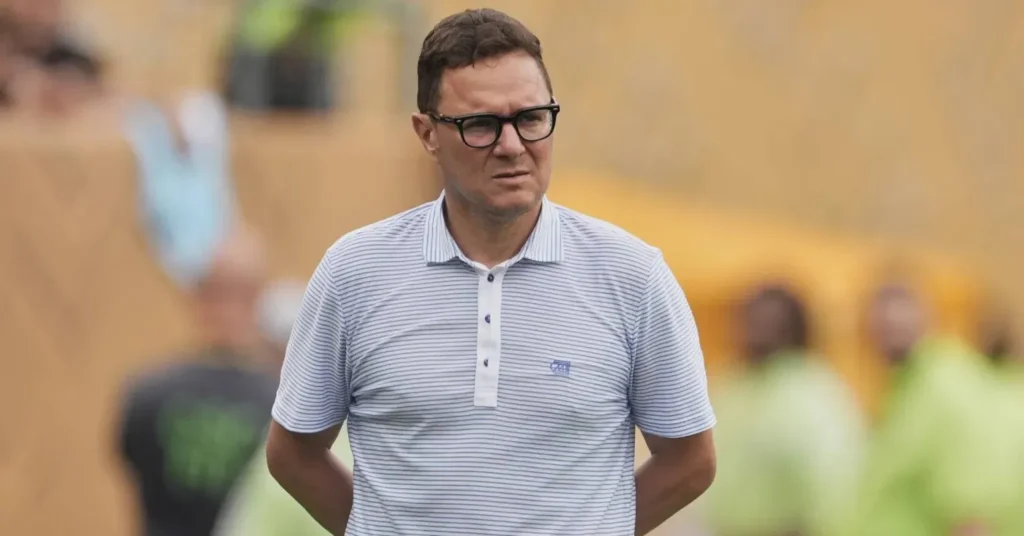 بنهاشم يعلن قائمة لاعبي الوداد لمواجهة أشانتي الغاني