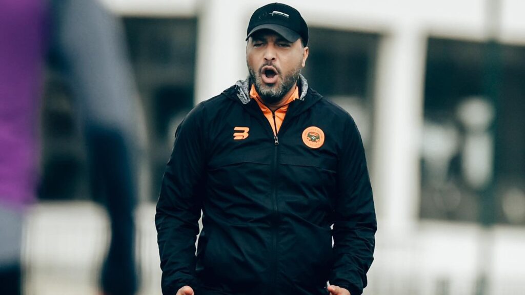 الشعباني يحدد تشكيل نهضة بركان في نهائي كأس السوبر