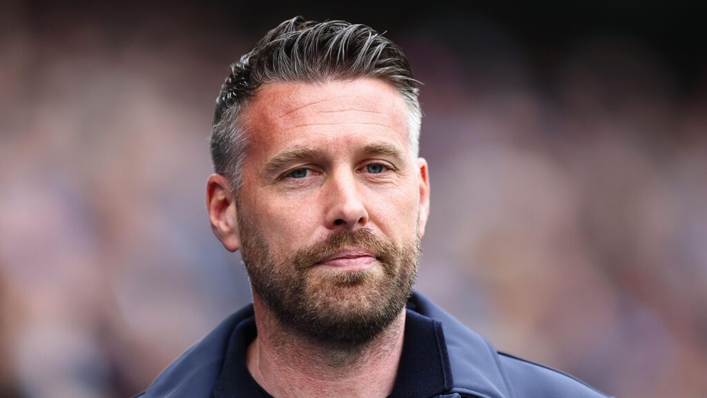 روب إدواردز يتولى تدريب ولفرهامبتون