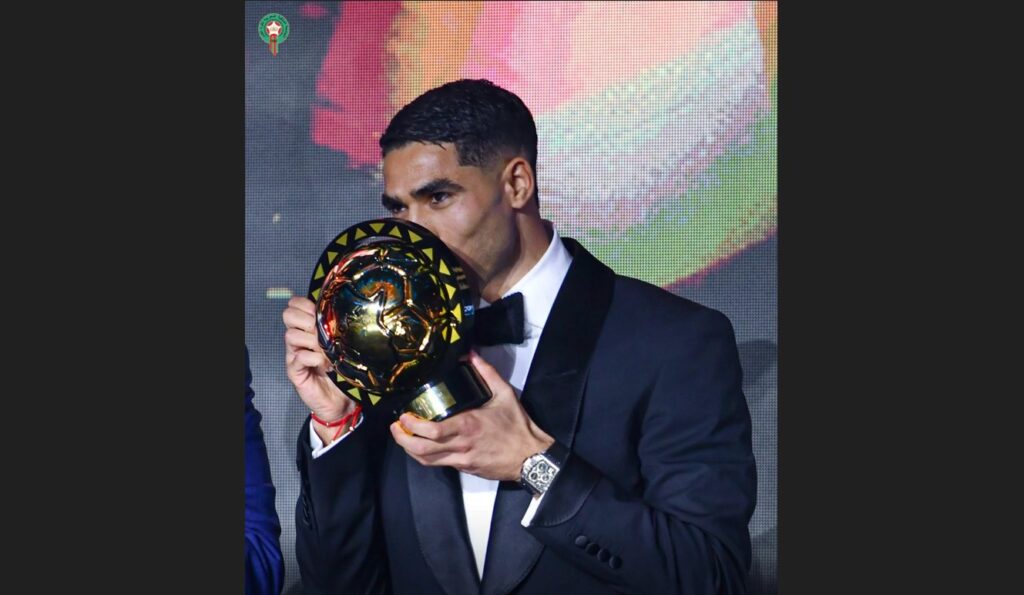 حكيمي يهدي تتويجه الإفريقي إلى الحالمين بلعب كرة القدم يوما ما